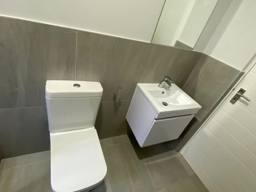 1 Bedroom Property for Sale in Table View Western Cape